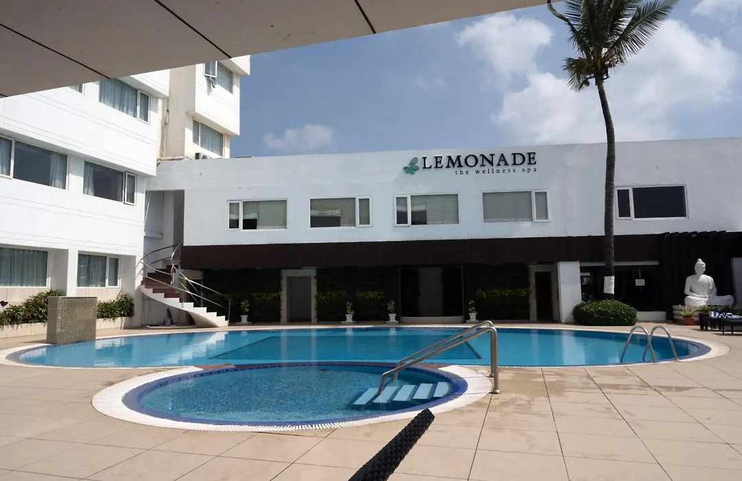 Hotel Holiday Resort-1
